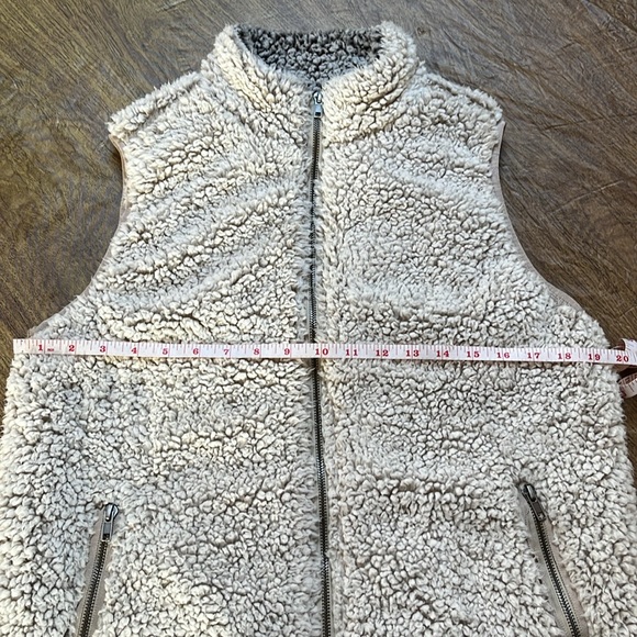 Thread & Supply Off-White Gray Ivory Sherpa Fleece Zip Up Vest Size M - Picture 11 of 13